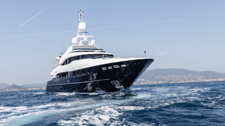 nQN2R_superyacht_for_sale.jpg