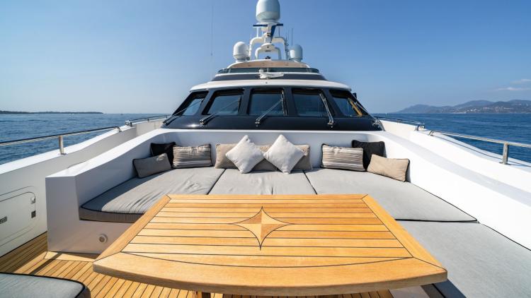 Sz0Q9_luxury_yacht_for_sale.jpg