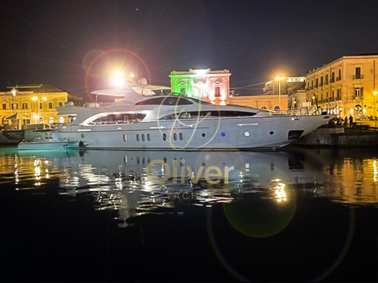 Azimut 116-img1