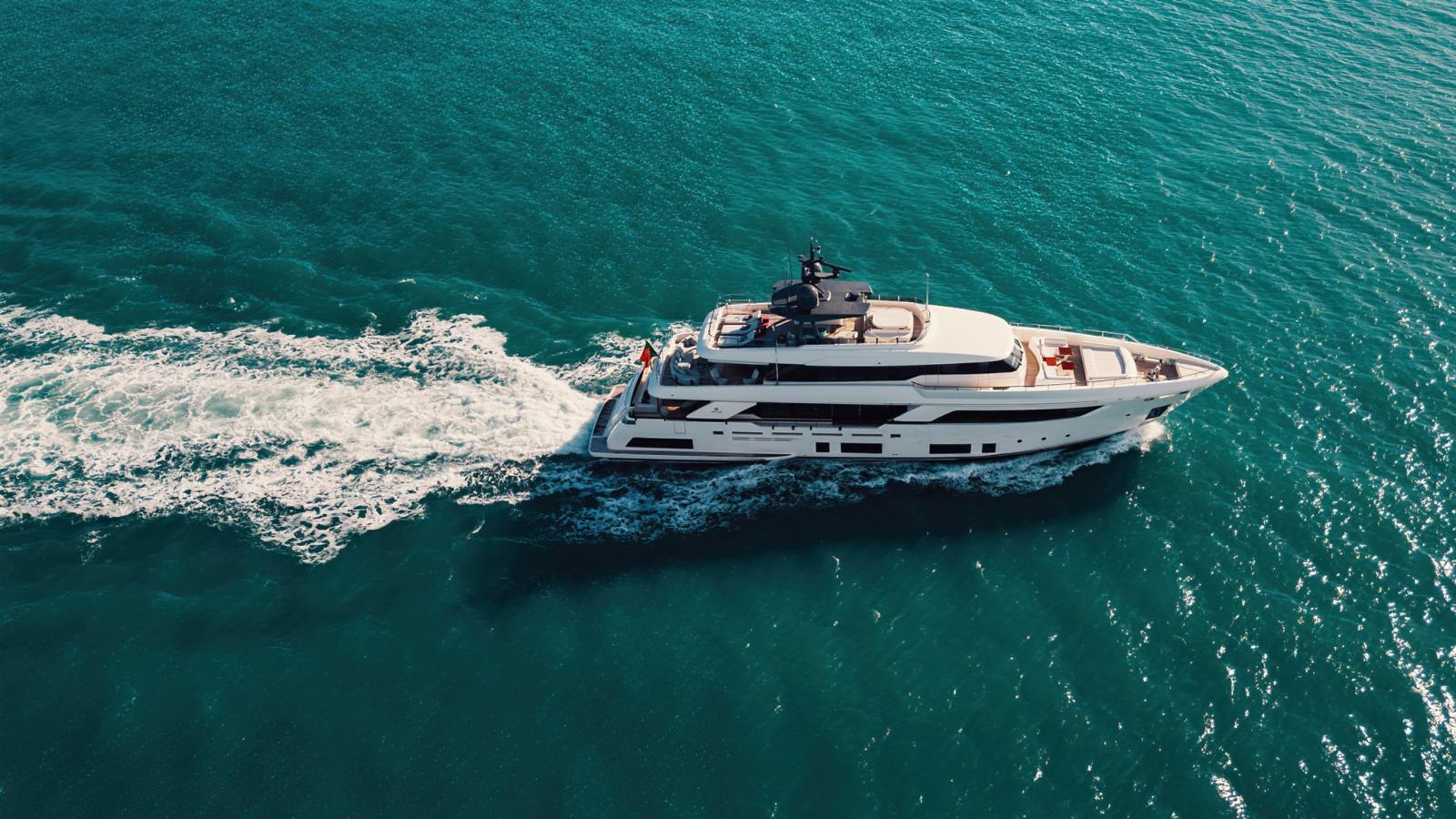 custom line Navetta 37