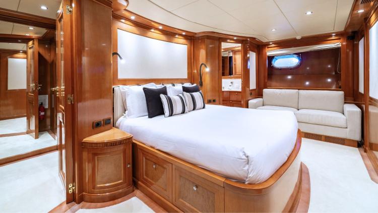 Tlcmu_5_luxury_cabin_yacht.jpg