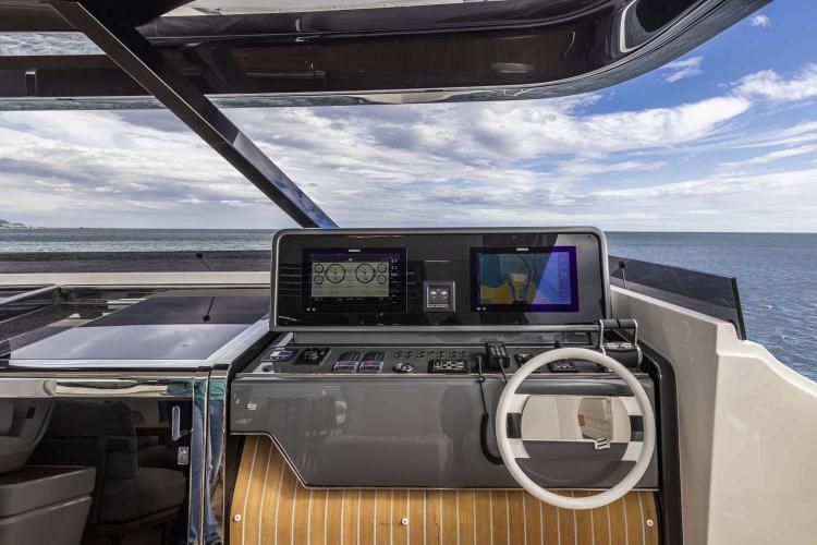 69e05_tzowd_ferrettiyachts1000-yacht-de-luxe-a-vendre-tableau-de-bord.jpg