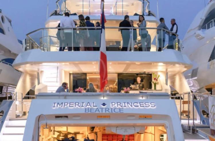 f31b8_lm2cn_imperial_princess_beatrice_princess_40m_used_yacht_for_sale_superyacht_flybridge_cannes_34.jpg